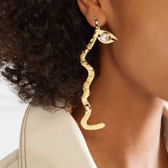 Rejina Pyo Collaborated With Fine Jeweler Anissa Kermiche To Design A Pair Of Earrings That Are Just As Modern And Sophisticated As Its Ready-To-Wear Collection. Crafted From Gold-Plated Brass, This Lightweight Style Has A Face Silhouette That's Adorned With A Freshwater Pearl In Place Of An Eye. Keep Them In Focus By Styling Your Hair In A Sleek Ponytail. - Butterfly Fastening For Pierced Ears - Freshwater Pearls: Thailand - Imported Yellow Gold Akoya Pearl Earrings With High Luster, Luxury Baroque Pearl Earrings For Pierced Ears, Luxury Yellow Gold Clip-on Statement Earrings, Elegant Gold-plated Meenakari Pearl Earrings, Luxury Statement Earrings With Gold-tone Hardware, Rejina Pyo, Sleek Ponytail, Fine Jewels, Ear Piercings