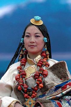 Tibet Peoples Faces, Culture Dress, Cultural Beauty, Tibetan Culture, Korea News, Costumes Around The World, Character References