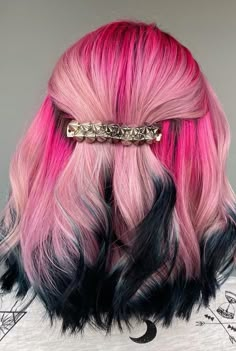 Vivid Hair Color, Creative Hair Color, Dyed Hair Inspiration, Lavender Hair, Peinados Fáciles Para Cabello Corto, Alternative Hair, Halloween Hair