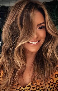 Dark Chocolate Hair Color, Subtle Blonde, Dark Chocolate Hair, Balayage Hair Caramel, Hair Color Chocolate, Hair Color Caramel, Hot Hair Colors, Balayage Brunette