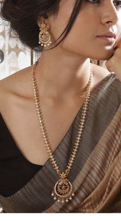 Neck Pieces Jewelry, New Gold Jewellery Designs, Fancy Jewelry Necklace, Modern Gold Jewelry, Pretty Jewelry Necklaces, Gold Jewelry Simple Necklace, Pearl Necklace Designs, Gold Necklace Indian Bridal Jewelry