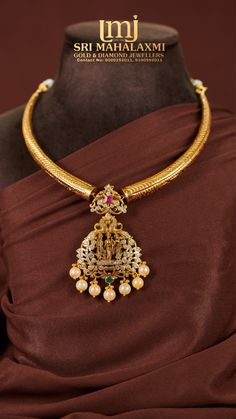 Light weight different kanti necklace styles with detachable pendant to match any look Book an exclusive video call appointment or walk in into the store today. FREE SHIPPING AVAILABLE IN INDIA AND USA. Call us/Whatsapp us on 9100592011, 9652005510 for VIDEO CALL SHOPPING. www.srimahalaxmijewellers.in #SriMahalaxmiJewellers #MahalaxmiJewellers #SouthIndiaJewellery #IndianJewellery #Jewellery #DiamondJewellery #KundanJewellery #PolkiJewellery #GoldJewellery Detachable Gold Jewellery, Kanti Necklace Designs Gold, Kanti Necklace Designs, Antic Jewelry, Kanti Necklace, Light Weight Gold Necklace, Big Earrings Gold, Gold Ring Design, Pretty Gold Necklaces