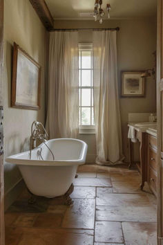 Journey Through 42 French Country-Inspired Bathroom Tours Freestanding Tubs, Bath Makeover, Simple Bathroom Decor, Easy Diy Room Decor, Easy Design, Spa Design, Cottage Interiors, Bathroom Spa, Diy Bathroom Decor