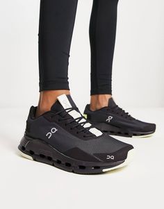 ON Running- Cloudnova - Baskets - Noir/jaune | ASOS Casual Black Running Shoes, On Running Shoes Women Outfit, Running Branding, On Cloud Shoes, Running Logo, Black Tennis Shoes