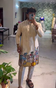 Man Kurta Designs Style Navratri, Indian Mens Wedding Outfit, Patola Kurta For Men, Traditional Indian Mens Clothing, Kalamkari Kurta, India Fashion Men, Indian Wedding Suits Men, Indian Wedding Clothes For Men