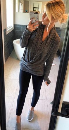 Dark Gray Sweater Outfit, Dark Grey Shirt Outfit, Dark Grey Sweater Outfit, Grey Shirt Outfit, Gray Sweater Outfit, Thumb Hole Shirts, Dark Grey Sweater, Grey Sweater Outfit, Look Plus Size