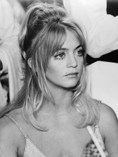 Goldie Hawn Hair, 70’s Hair, Fitness Queen, Kort Bob, 1970s Hairstyles, 1960s Hair, 60s Hair, Updo Styles