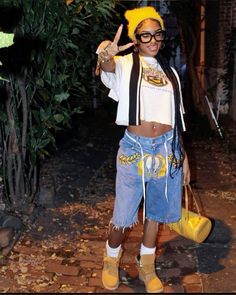 90s Fashion Girly Outfit, Spring Streetwear Black Women, Streetwear Bday Outfit, Streetwear Summer Outfits Women Baddie, Outfits With Jorts Black Women, Rolling Loud Outfits Black Women, Outside Concert Outfit Ideas, Bktherula Concert Outfit, 90s Jorts Outfit