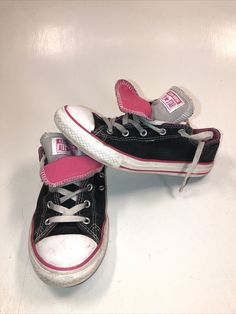 CONVERSE Junior 4 Chuck Taylor Double Tongue Oxford Low Top Sneakers Black Pink. Condition is "Pre-owned". Shipped with USPS Priority Mail. See photos for details of condition. Item sells as seen in photos. Omar Closet, Converse Black Sneakers For Skateboarding, Black Converse Sneakers For Skateboarding, Pink Converse Aesthetic, Short Converse, Izzy Core, Black Hightop Converse, Converse Shoes High Top, Converse Heels