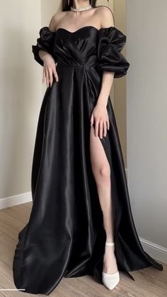 Beautiful Gown Designs, Fashion Show Dresses, Evening Mini Dresses, Black Dresses Classy, Girls Dress Outfits, Dress Party Night, Black Prom Dress, Dinner Dress Classy, Fancy Dresses Long