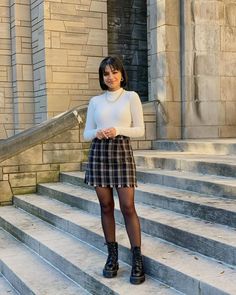 Wool Stockings Outfit, Plaid Skirt And Loafers Outfit, Tartan Skirt Outfit Winter, Plaid Skort Outfit, Mini Plaid Skirt Outfit, Short Plaid Skirt Outfit, Plaid Skirt With Tights, Flannel Skirt Outfit, Tartan Mini Skirt Outfit