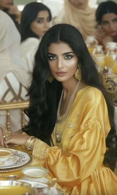 Saudi Arabian Women, Skin Care Ads, Intricate Hairstyles, Arabian Women, Arabian Beauty, Arab Beauty, Grooming Tips, Hairstyles For Curly Hair, Indian Aesthetic