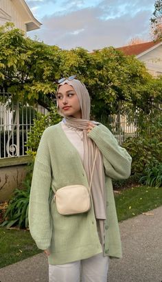 Colorful Sweater Outfit, Outfit For Hijab, Green Outfit Aesthetic, Aesthetic Hijabi, Modest Winter Outfits, Cute Modest Outfits