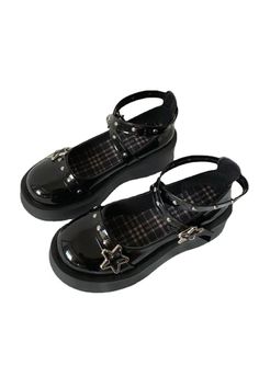 star buckle black platform sandals, kawaii shoes, lolita style, cute sandals, aesthetic shoes Cool Shoes Platform, Shoes Woman Aesthetic, Platform Shoes Aesthetic, Kpop Shoes, Shoes With Stars, Stella Outfits, Aesthetic Sandals, Emo Shoes, Sandals Aesthetic