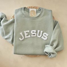 This Jesus crewneck sweatshirt is the perfect trendy minimalistic christian sweatshirt to declare your faith to the Lord! A great for your family, friends, or loved ones. - Sweatshirt is super soft and comfy! ♡  - Sweatshirt composition: 50% cotton, 50% polyester - All our sweatshirts run a unisex fit. They are naturally oversized, so we normally recommend your true size. But if you like a more baggy look, we recommend sizing up. - These letters are iron-on patched and is heat pressed, not embro Iron On Sweatshirt Ideas, Iron On Patches Ideas Clothes, Jesus Is King Shirt, Christian Sweatshirts, Christian Shirts Designs, Jesus Sweatshirts, Jesus Is King