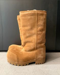 #balenciaga Balenciaga Boots, Island Outfit, Tan Boots, Ski Boots, Fur Boots, Boots Outfit, Ugg Boots, Brown Boots