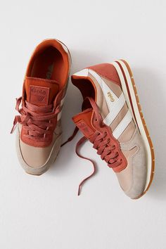 Autumn Closet, Modern Shoe Storage, Vsco Editing, Trendy Womens Sneakers, Shoe Storage Ideas, Fashionable Accessories, Fav Color, Shoes Photography, Modern Shoes