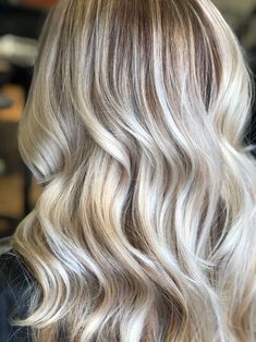 No-Filter Secrets To Silver Blonde Color - Color - Modern Salon Grey Hair With Highlights, Silvery Blonde Hair, Silvery Blonde, Blended Hair, Cool Blondes, Lady Locks, Blond Highlights, Ash Blond, Gray Hair Color