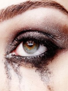 Smeared Makeup Photography, Smeared Makeup Look, Runny Mascara Makeup, Smudged Makeup Photography, Smeared Mascara Aesthetic, Tear Make Up Eyes, Smudged Makeup Look, Smeared Makeup Aesthetic, Smeared Lipstick Aesthetic