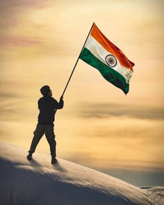 Army Couple Photography, Army Photography, Independence Day Pictures, Indian Flag Photos, Indian Army Special Forces, Indian Army Wallpapers, Indian Flag Images, Army Poster, Indian Flag Wallpaper