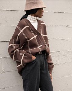 Knitted Oversized Cardigan, Look 80s, Knitted Fashion, Oversized Sweater Cardigan, Plaid Cardigan, Oversized Knit Cardigan, Plaid Outfits, Casual Sweater, Cardigan Women