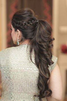 Pony Hairstyle For Saree Look, Wedding Hairstyles For Heavy Hair, Saree Pony Hairstyle, Latest Hairstyles With Saree, Ponytail For Saree Look, Ponytail On Saree, Pony Hairstyle On Saree, Sangeet Pony Hairstyle, Pony Hairstyles With Saree