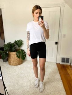 How To Wear Biker Shorts, Shorts And Tshirt Outfits, Bike Shorts Outfit Summer, Cycling Shorts Outfit, Bike Shorts Outfit, Leggings Outfit Summer, Mom Edit, Leggings Outfit Casual