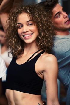 Golden Barbie, Model Portraits, Jasmine Sanders, Short Curly Haircuts, Curly Hair Styles Easy, Curly Hair Tips, Curly Hair Cuts