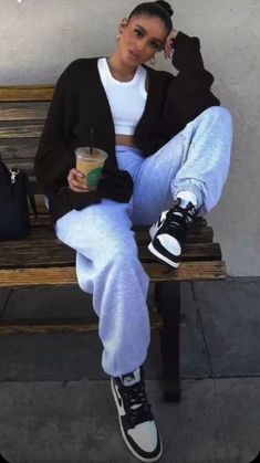 Outfits With Panda Dunks, Dunks Outfits, Looks Hip Hop, Panda Dunks, Tomboy Style Outfits, Mode Casual