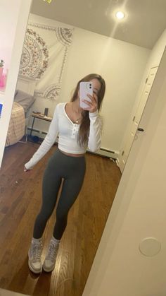 Cute Summer Outfits Leggings, Girly Basic Outfits, Leggings And Long Sleeve Outfit, Basic White Girl Style, Basic Girly Outfits, Outfit Inspo With Leggings, White Girl Outfits Basic, Basic Outfit Ideas For School