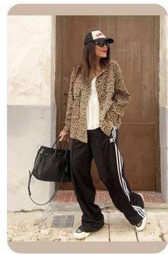 Black Track Pants Outfit, Adidas Track Pants Outfit, Adidas Pants Outfit, Track Pants Outfit, Adidas Skirt, Big Girl Clothes, Sporty Chic Style, Trendy Fall Fashion, Winter Pants Outfit