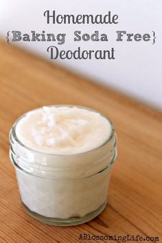 Baking soda Free deodorant Lotion Diy, Make Your Own Deodorant, Baking Soda Free Deodorant, Deodorant Recipe, Make Up Diy, Deodorant Recipes, Săpunuri Handmade, Diy Deodorant, Homemade Deodorant