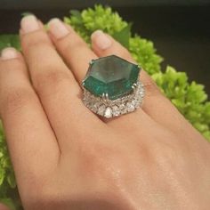 Jaipur Jewelry Diamond, Luxury Ring Jewelry, Famous Emerald Engagement Rings, Classic Luxury Emerald Ring With Vs Clarity, Antique Emerald Ring Diamond, Unique Luxury Diamond Jewelry, Emerald Pear Diamond Ring, Luxury Emerald Ring With Vs Clarity For Wedding, Luxury Round Emerald Ring For Jewelry Making