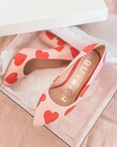 Valentines Day Outfit Ideas, Feminine Clothes, Day Outfit Ideas, Glamour Vintage, Trendy Outfit Ideas, Lovely Pictures, Heart Shoes, Valentine's Day Outfit, Trendy Outfit