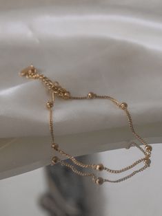 Gold Satellite Chain Anklet Anklet Photography, Dainty Anklet, Anklets For Women, Dainty Gold Jewelry, Jewelry Photography, Summer Feeling, Anklet Bracelet, Chain Anklet, Layered Bracelets