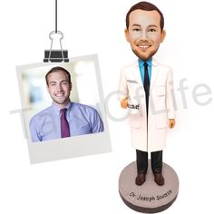 Custom Medical Doctor Bobblehead Figurines With Stethoscope, Christmas Presents For Doctors, Birthday Gifts For Doctor, Surgeon, Dentist. 100% Handmade bobbleheads from your Photo single or double or team member.Just send your high resolution photos to us and select the hair, eyes and skin color for your bobblehead. HOW TO CUSTOMIZE ? After ordering please send your photos and informations to us. Please include the following 1.A clear front headshot photo. 2.The full-body clothing picture. 3.please tell us what kind of posture you want. 4.Please select the eyes and hair color . 5.Please provide the phone number for delivery. The better the photo you send the better the rendering. Doctors Birthday, Presents For Doctors, Gifts For Doctor, Doctor With Stethoscope, Gifts For Doctors, Photo Simple, Headshot Photos, Medical Doctor, Jewelry Making Tools