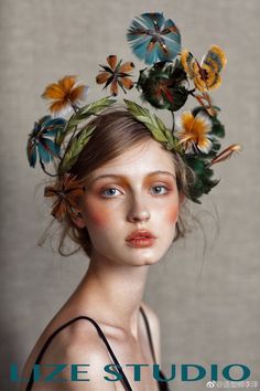 Art Photography Portrait, Flowers In Her Hair, Hair Flowers, Face Photography, Fine Art Portraits, Trik Fotografi, Portrait Poses, Portrait Inspiration, 인물 사진