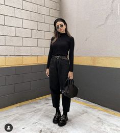 Outfits para irte chill a la oficina | Es la Moda Edgy Work Outfits, Alternative Outfits, Winter Fashion Outfits, Outfits Casuales