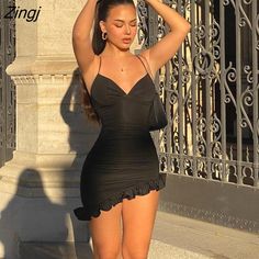 Outfit Night Club, Elegant Fashion Outfits, Black And Pink Dress, Dresses Elegant, Ruffle Hem Dress, Club Party, Night Outfits, Hem Dress, Club Dresses