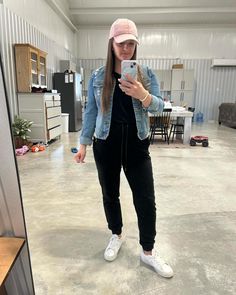 What To Wear With Joggers: 13 Casual Street Style Outfits - The Wandering Girl Jogger Outfit Ideas, What To Wear With Joggers, White Joggers Outfit, White Jogger Pants, Jogger Outfit, White Joggers, Denim Jacket Outfit, Black Puffer Vest