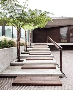 there are many steps that lead up to the roof deck area in this modern house