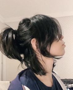 Hairstyle Inspiration Aesthetic, Soft Mullet Haircut Korean, Tachi Hairstyles For Girl, Miyamura Izumi Hairstyle, Short Hair Bangs Hairstyle Ideas, Different Haircuts For Medium Hair, Rindou Haircut, Wolfcut Hairstyle Ideas, Wolf Cut Tied Up Hair