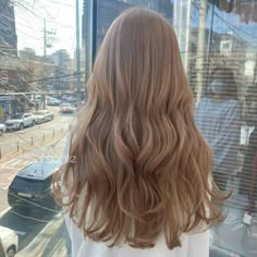 Honey Milk Tea Hair Color, Beige Brown Hair Color, Light Honey Brown Hair, Pelo Cafe, Light Pink Hair, Brown Hair Looks