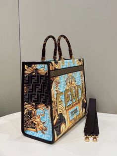 Luxury Glamorous Bags For Shopping, Luxury High-end Bags As Fashion Accessory, Luxury Bags With Lock For Shopping, Luxury Glamorous Hand-embellished Bags, Versace X Fendi Bag, 2023 Bags, Expensive Purses, Luxury Tote Bags