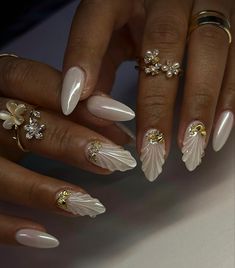 Birthday Nails For Winter, Almond Nails With Pearls, Short Almond Nails Winter, Winter Birthday Nails, Almond Birthday Nails, White Vacation Nails, Classy Vacation Nails, Short Vacation Nails, Winter Almond Nails