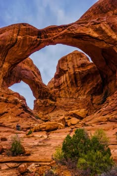 an arch shaped rock formation in the desert