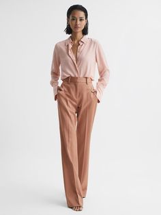 Reiss Luna Premium Suit Wide Leg Trousers | REISS Germany Office Wear Outfit, Don Pedro, Workout Fits Women, Look Rose, Casual Office Wear, Trouser Outfit, Classic Wardrobe Staples, Flare Trousers, Wearing Clothes