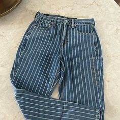 American Eagle, Mom, Jean Retro Indigo, Stripe Size 4 Regular Ny Street Style, American Eagle Mom Jeans, Androgynous Outfits, American Eagle Outfitters Jeans, Mens Outfit Inspiration, Fancy Outfits, American Eagle Outfitters, American Eagle, Aesthetic Clothes