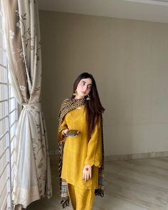 Pakistani Women Dresses, Pakistani Fashion Casual, Stylish Short Dresses, Casual Indian Fashion, Pakistani Dresses Casual, Pakistani Fashion Party Wear, Pakistani Fancy Dresses, Beautiful Pakistani Dresses, Salwar Kamiz