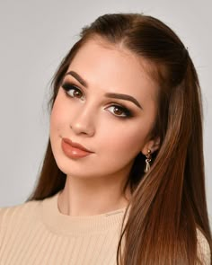 Denitslava Makeup, Photo Beige, Neutral Makeup Look, Pageant Makeup, Brunette Makeup, Formal Makeup, Neutral Makeup, Front Hair Styles, Look Younger